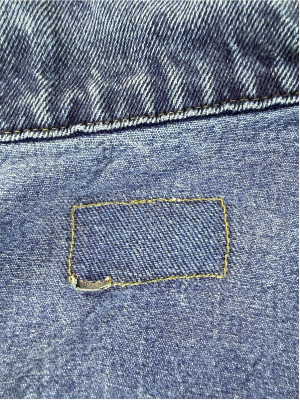 Vintage Levi's Men's Sz Large Cropped Blue Denim Trucker Fit Jacket Made In USA - Picture 4 of 16